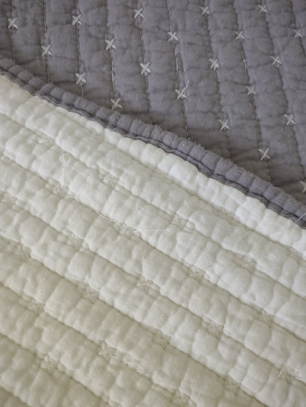 Bee & Willow Cotton Quilt Reversible - Picture 6 of 9